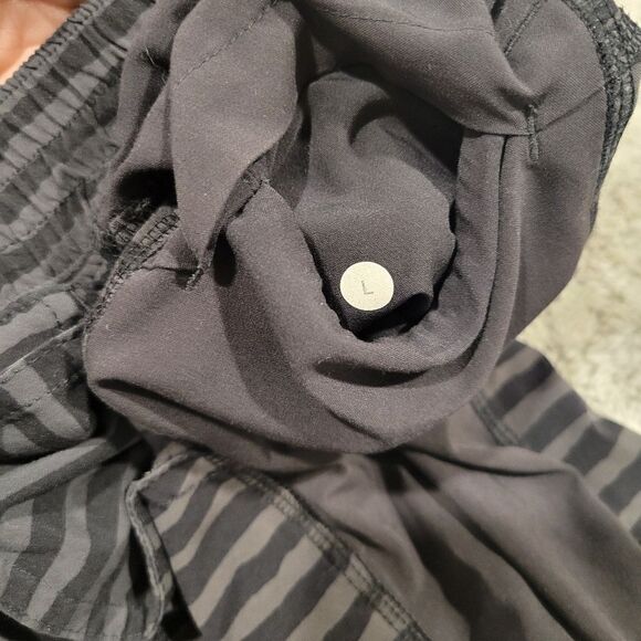 Lululemon T.H.E. Short 11” Linerless Black Gray Stripe Mens, Size L - Picture 9 of 12